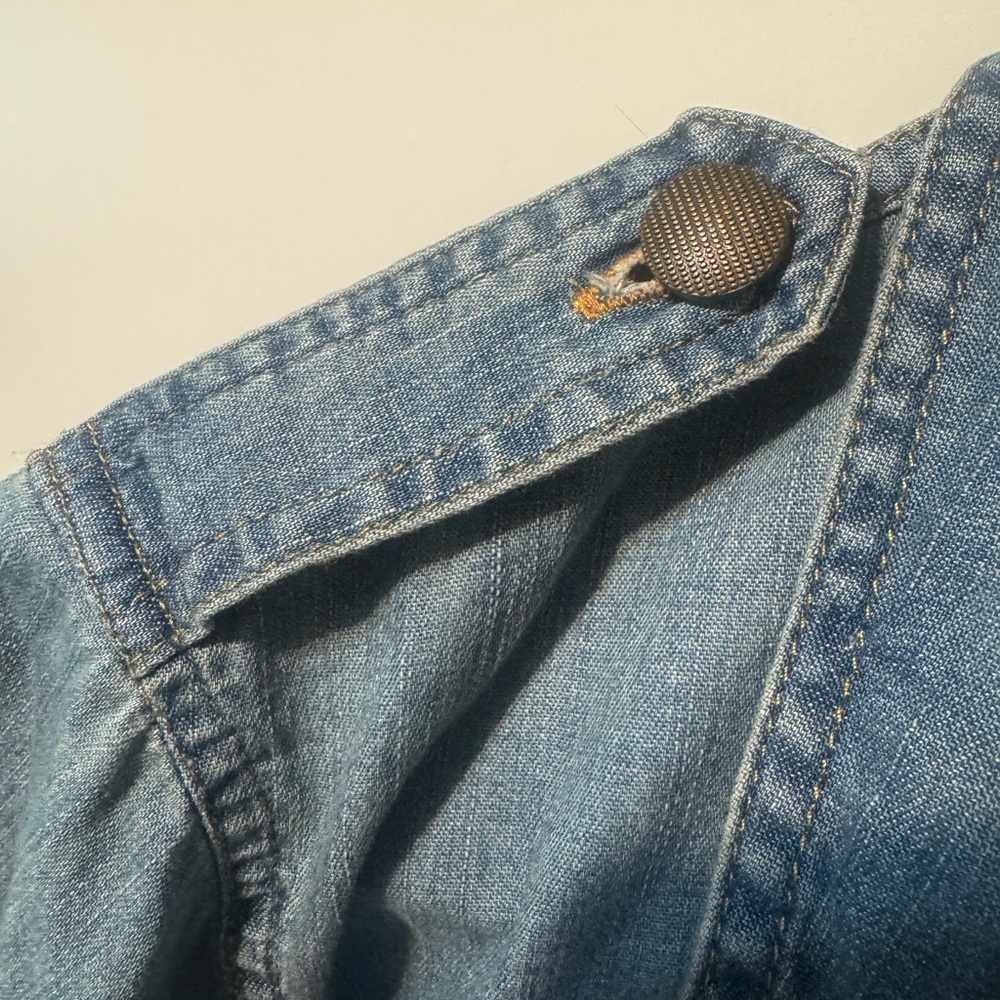 CAbi Jeans Blue Chambray Denim Shirt Long Sleeve Button Up Western Top Size M - Picture 4 of 4